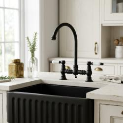 Aquanello Heritage Manor Klassieke Keuken Nostalgische Brug Keukenkraan Zwart met Witte Hendel en Ronde Uitlop BL-4001-HA